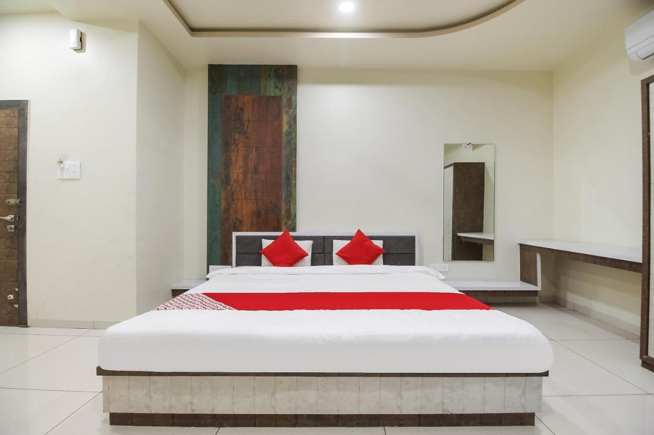 Oyo Flagship 71595 Hotel Lakhdatar Shegaon Exterior foto