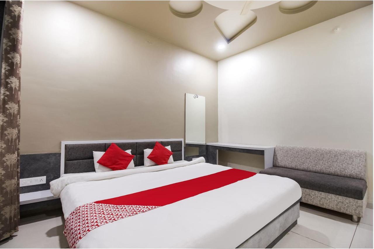 Oyo Flagship 71595 Hotel Lakhdatar Shegaon Exterior foto